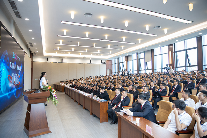 杏彩平台官网，杏彩体育官网举行大学生迎新会(图1)